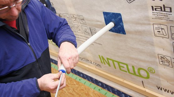 4. Luftdicht mit Leerrohr verbinden