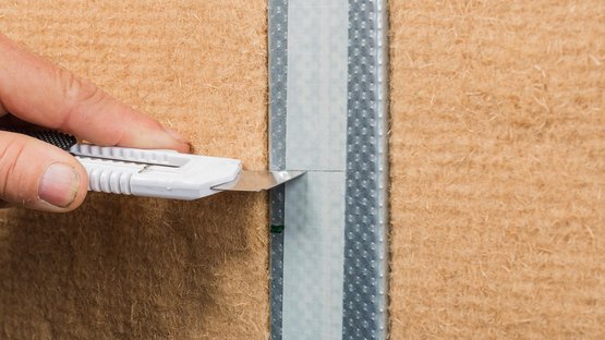 2. Liner mit einem Cutter trennen