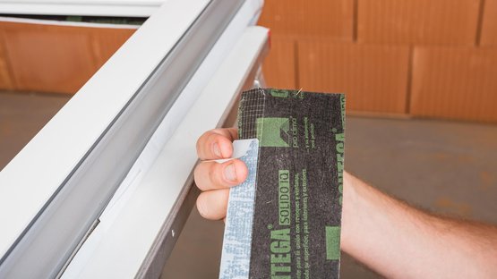 2. Oben am Blendrahmen beginnen