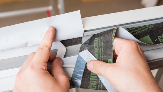 4. Umlaufend und überlappend verkleben