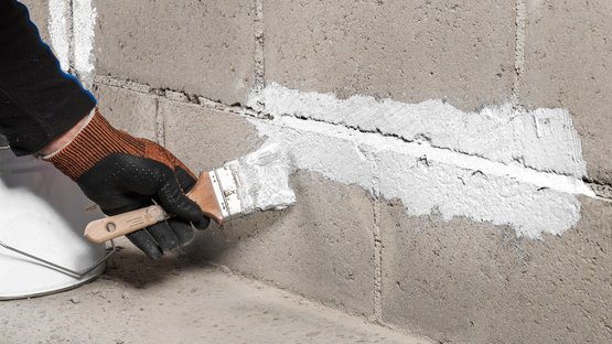 Verarbeitung mit Pinsel und Spachtel