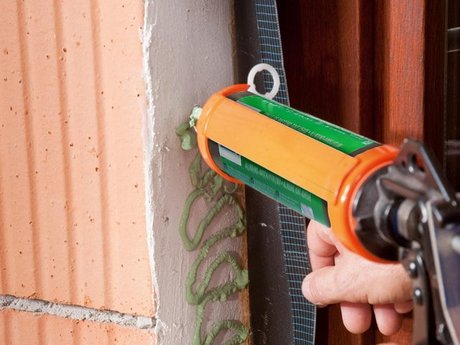 4. Kleber vollflächig auftragen