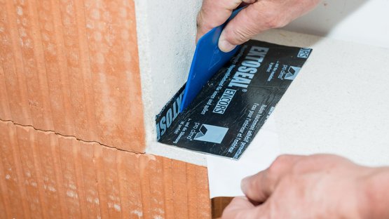 1. Fensteröffnung mit Glattstrich versehen